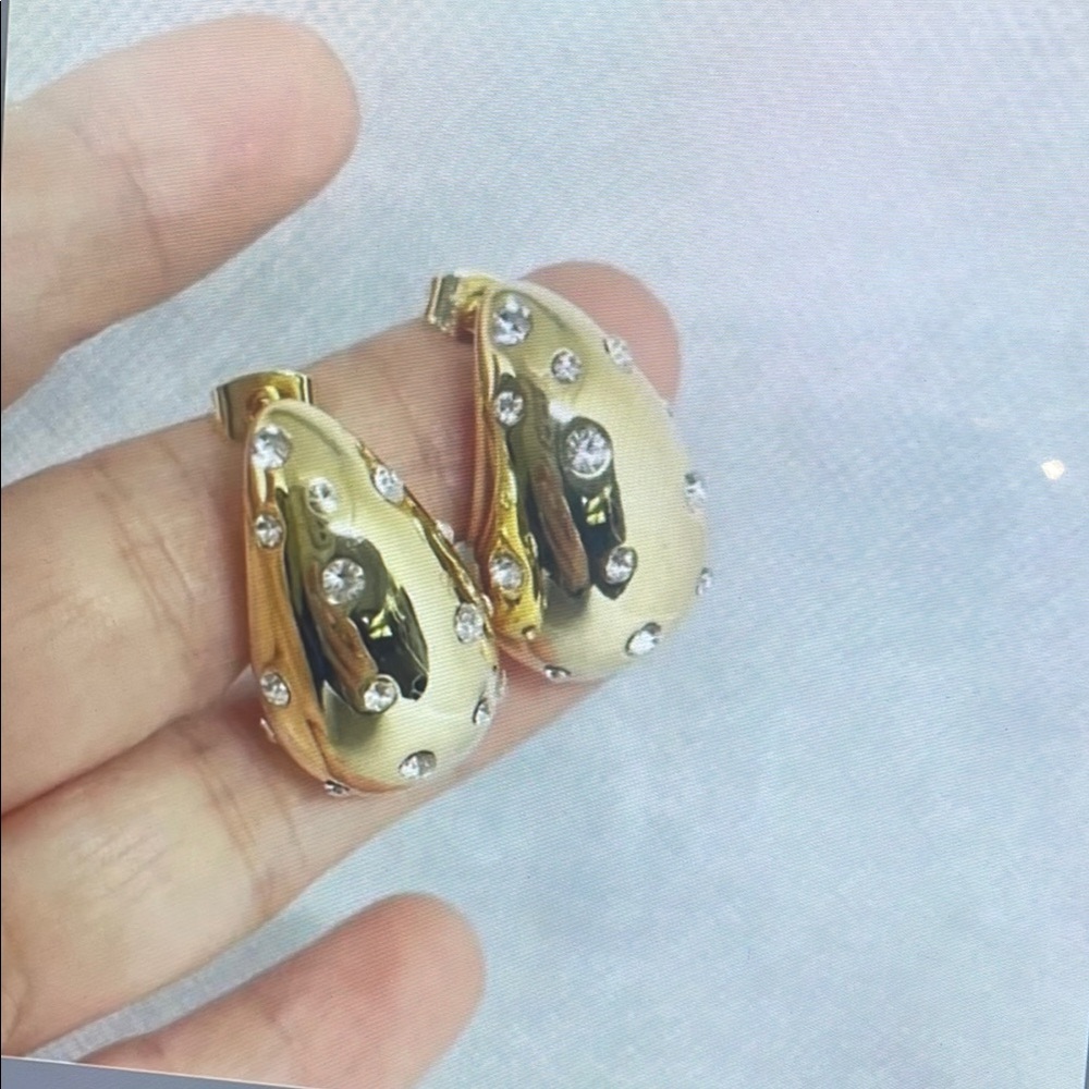 Elegant Gold Teardrop Earrings